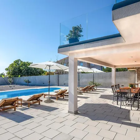 Holiday home Stunning In Kastel Sucurac With Kitchen