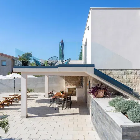 Holiday home Stunning In Kastel Sucurac With Kitchen Kastela