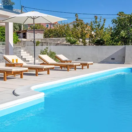 Holiday home Stunning In Kastel Sucurac With Kitchen *