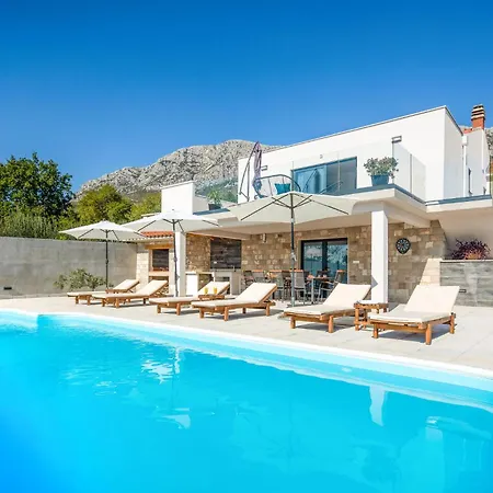 Holiday home Stunning In Kastel Sucurac With Kitchen