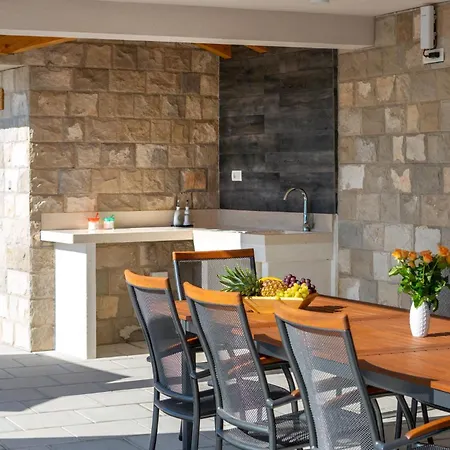 Holiday home Stunning In Kastel Sucurac With Kitchen Kastela