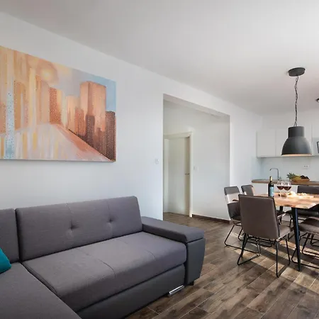 Holiday home Awesome In Kastel Sucurac *